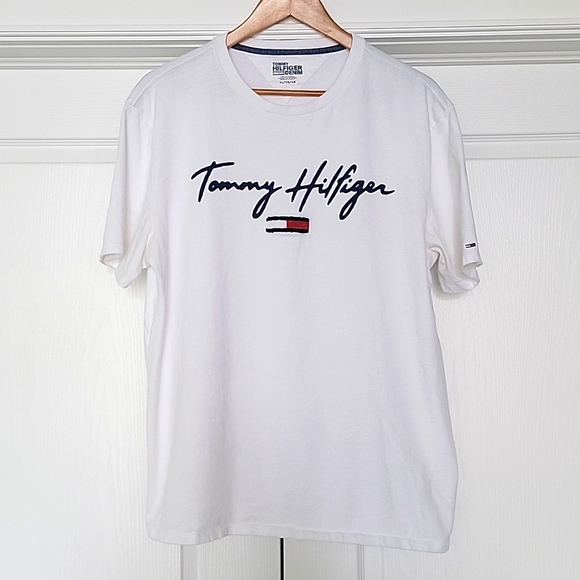 Tommy Hilfiger Men's T- Shirt - Picture 1 of 5